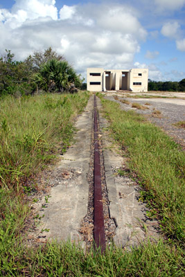 Complex 9 launch pad rail