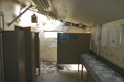 Complex 9/10 blockhouse washroom